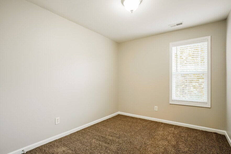 Building Photo - 146 Willowbrook Cir