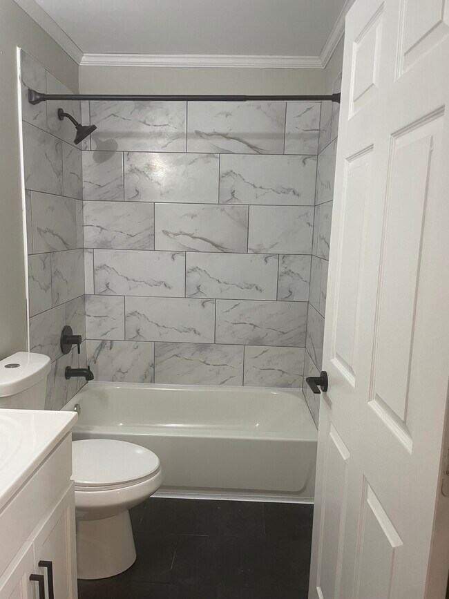 Building Photo - 1312 13th Ave SW