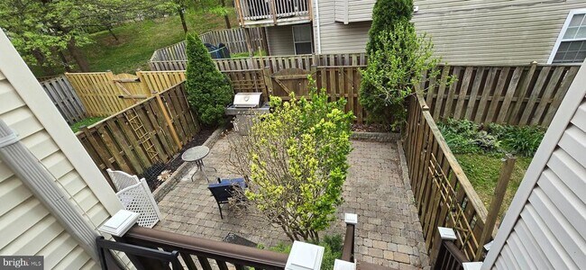 Building Photo - 45560 Lakemont Square
