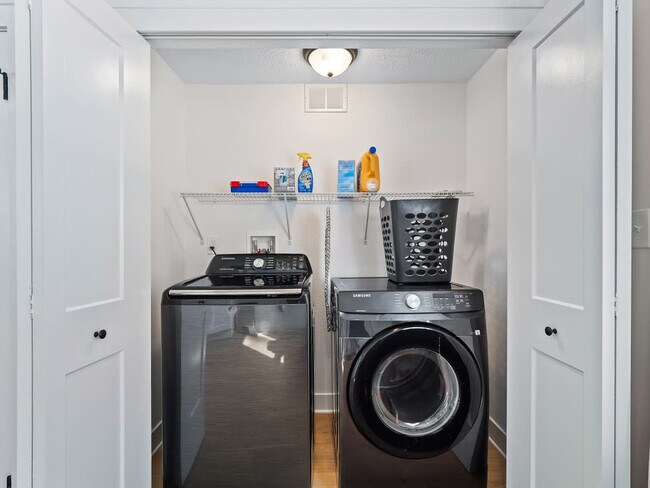 Building Photo - 18031 Larchwood Ave