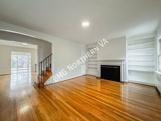 Building Photo - 4412 Volta Pl NW