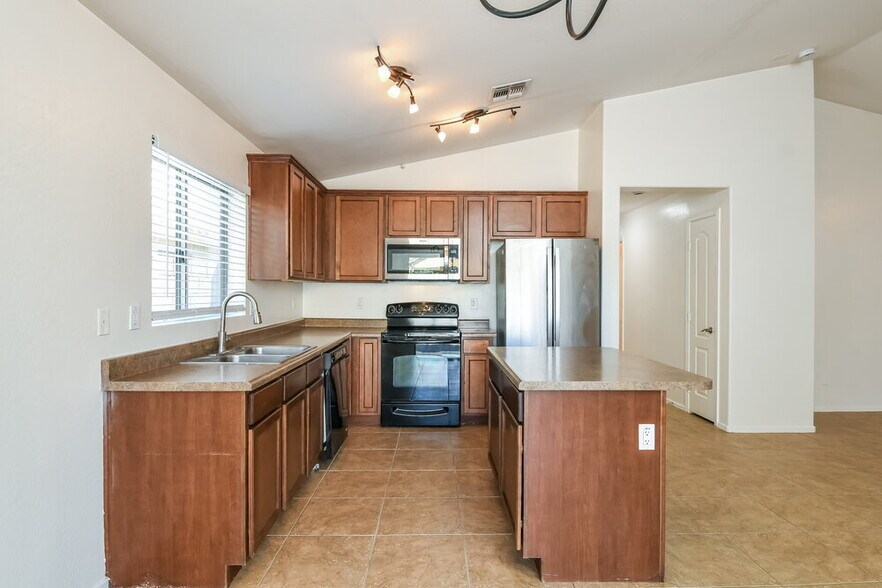 Building Photo - 1674 W Corriente Dr