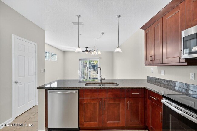 Building Photo - 11274 Estancia Villa Cir