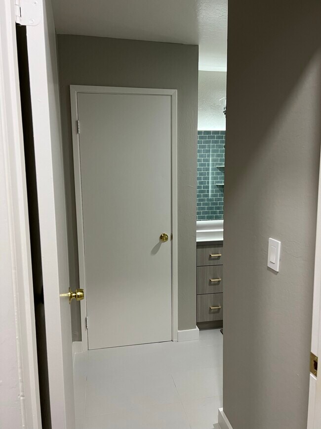 Bathroom: Entrance - 1177 Honey Trl