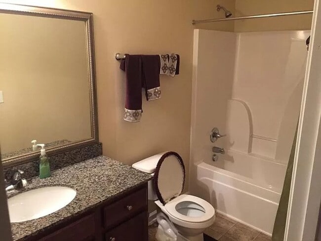 Building Photo - Blythewood Beauty - Three Bedroom, Two and...