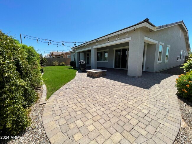 Building Photo - 22834 E Silver Crk Ln