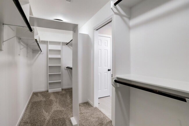Building Photo - 7098 Shadow Lake Dr