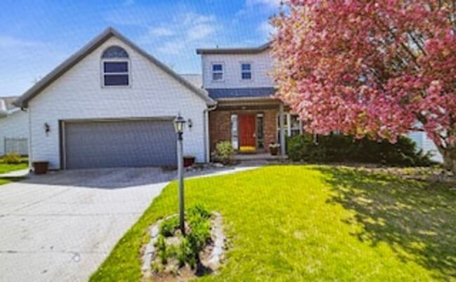 Primary Photo - 3 Bedroom / 3.5 Bath House in Peoria