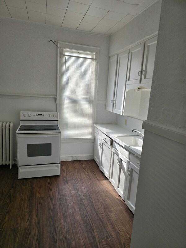 Building Photo - 701 S Bluff Blvd