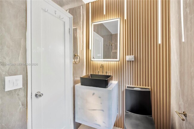 Building Photo - 2350 SW 26th St