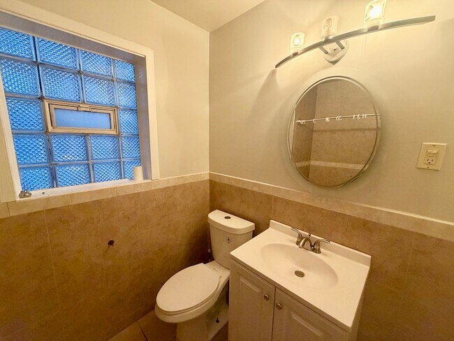 Building Photo - 314 E 83rd St