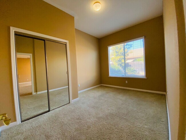 Building Photo - 9565 Stone Springs Dr