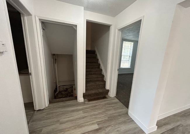 Building Photo - 312 E Mission Ave