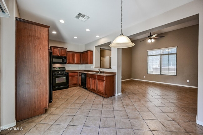 Building Photo - 41708 N Parker Ct