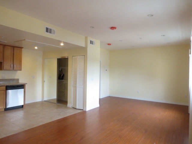 Building Photo - 14826 Vanowen St