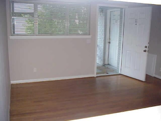 Building Photo - 8 Briar Dale Ct