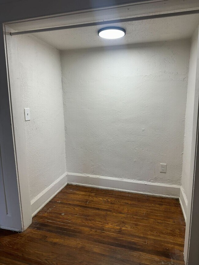 Building Photo - 1227 8th Ave W