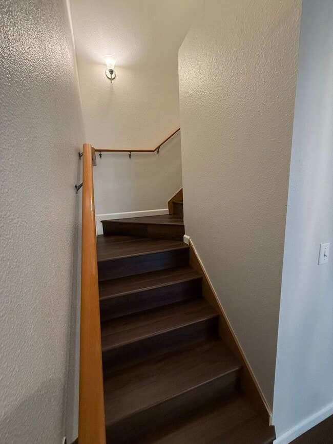 Building Photo - 4 bedroom townhome in Alicia Meadows with $500.00 off February rent if moved in by January end!