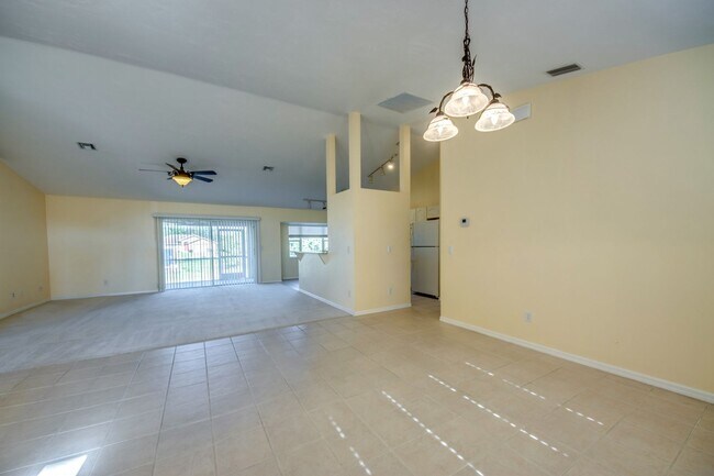 Building Photo - COMING SOON! 3 bedroom 2 bathroom single f...