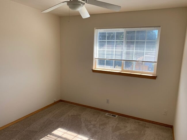 Building Photo - Newly remodel 4 bed 3 bath home in Shoreline