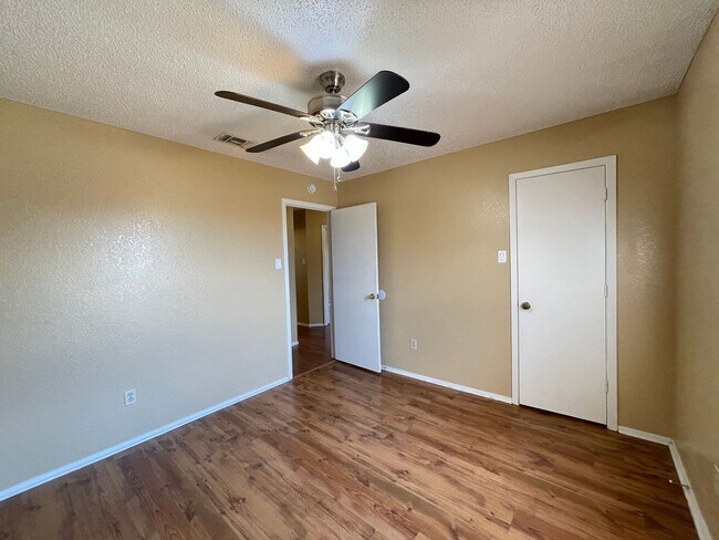 Building Photo - 2806 Derby Dr