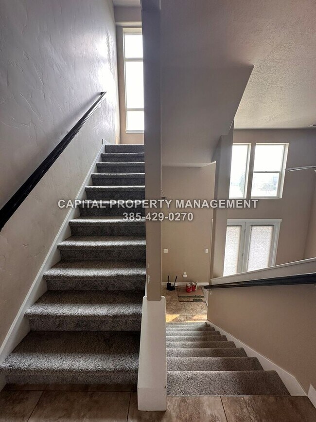 Building Photo - Townhome in Daybreak