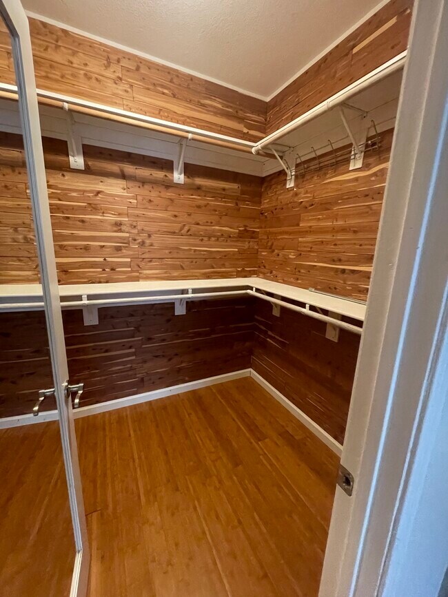 Building Photo - 6471 Kingbird Ln