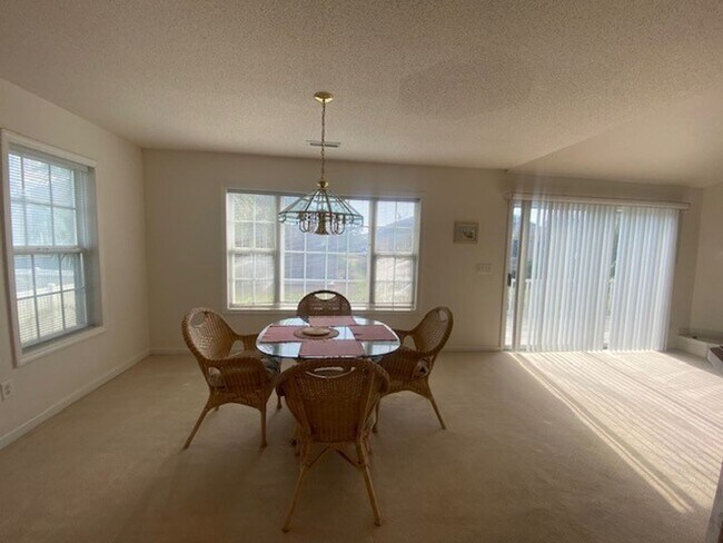 Building Photo - Introducing a charming 3-bedroom, 2-bathro...