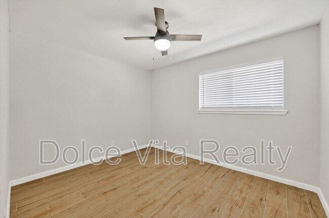 Building Photo - 2113 Gull Ave