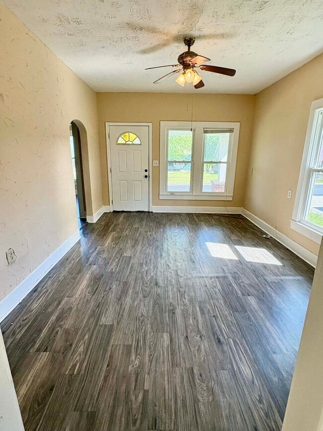 Building Photo - Spacious Home for Rent!
