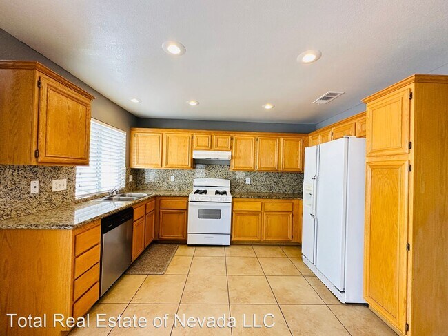 Building Photo - 5 br, 3 bath House - 4353 Silver Bay St