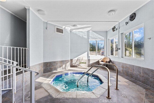 Building Photo - 4430 Noble Ave