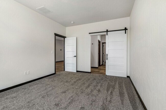 Building Photo - Newer Construction with 28X36 Shop!