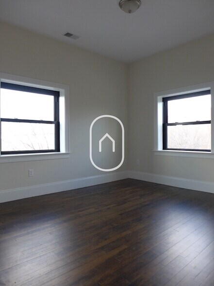 Building Photo - 45 Thorndike St