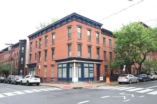 Building Photo - 1000 Park Ave