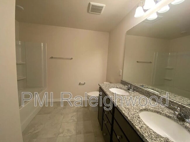 Building Photo - 2124 Fox Chapel Pl