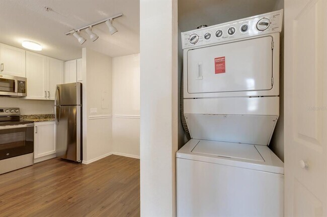 Building Photo - 850 S Tamiami Trl