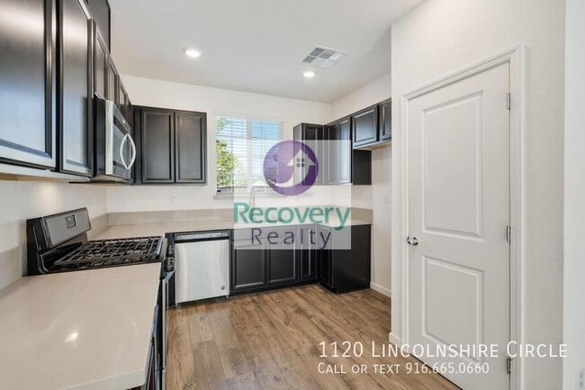 Building Photo - 1120 Lincolnshire Cir