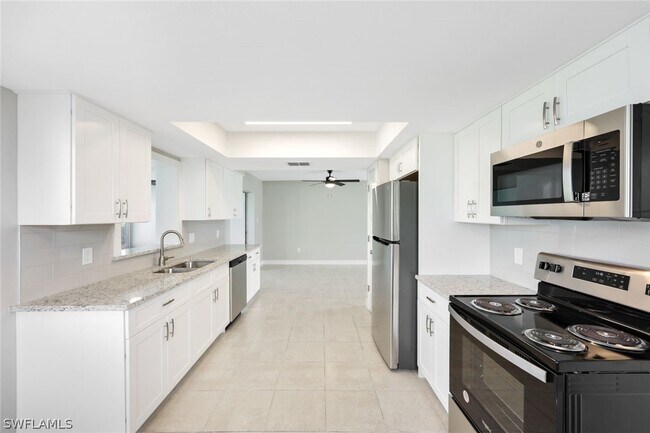 Building Photo - 4862 Regal Dr