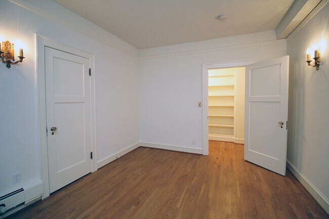 Building Photo - 1209 SW 6th Ave