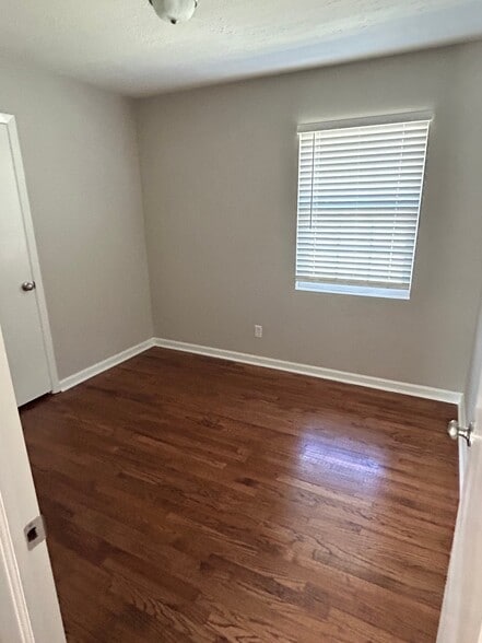 Building Photo - 2055 Fernwood Cir