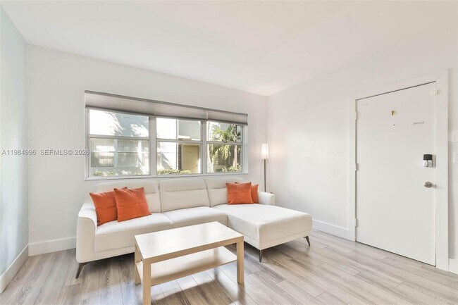 Building Photo - 1275 Marseille Dr