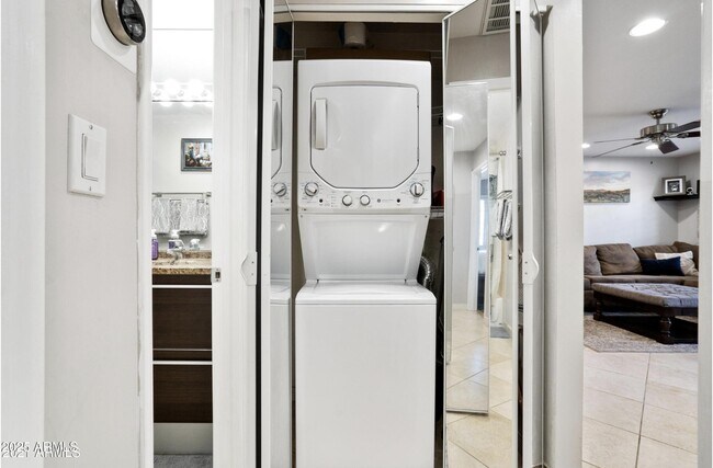 Building Photo - 1850 E Maryland Ave