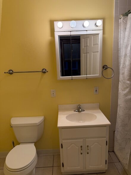 Building Photo - 44 Touro Ave