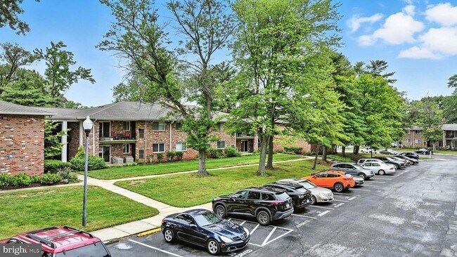 Building Photo - 206 Victor Pkwy