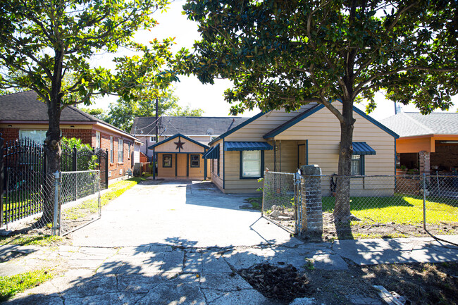 House and Garage Apartment from Street - 7334 Lamar St