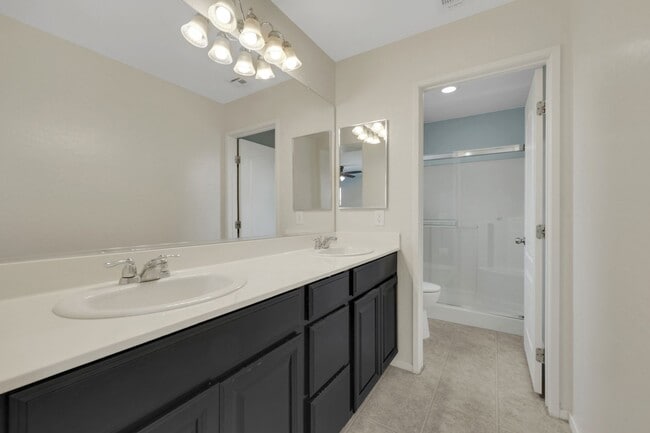 Building Photo - 3 bed/2.5 bath perfect corner home