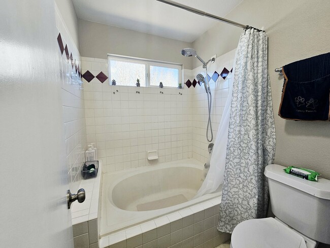 Building Photo - 6810 Shore View