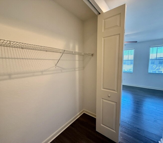 Building Photo - 870 Marina Del Ray Ln