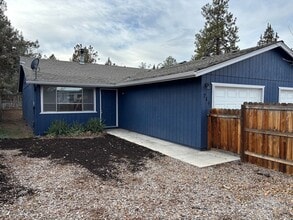 Building Photo - 717-719 SE Centennial St